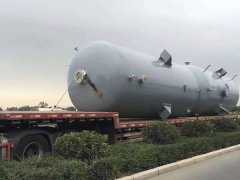 化工容器运达客户现场
